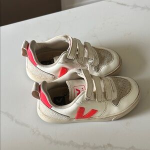 Veja Kids Sneakers in Cream and Red
